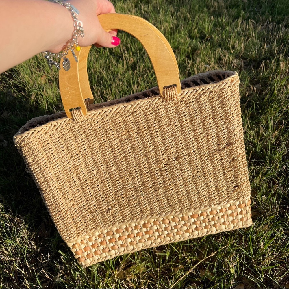 Straw woven purse
